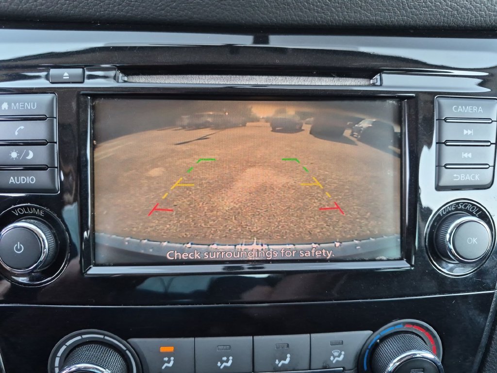 Used 2019 Black Nissan S image 27