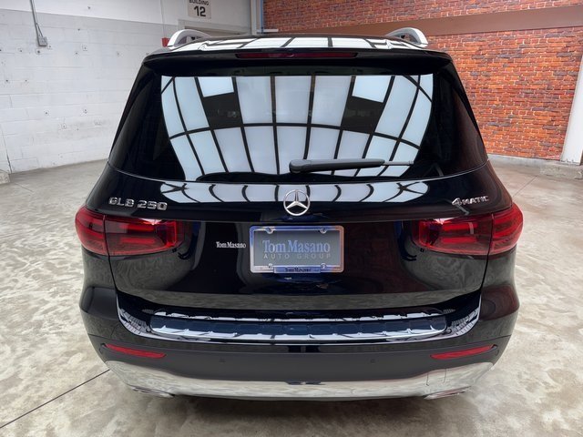 2026 Mercedes Benz GLB 250 4MATIC photo 3