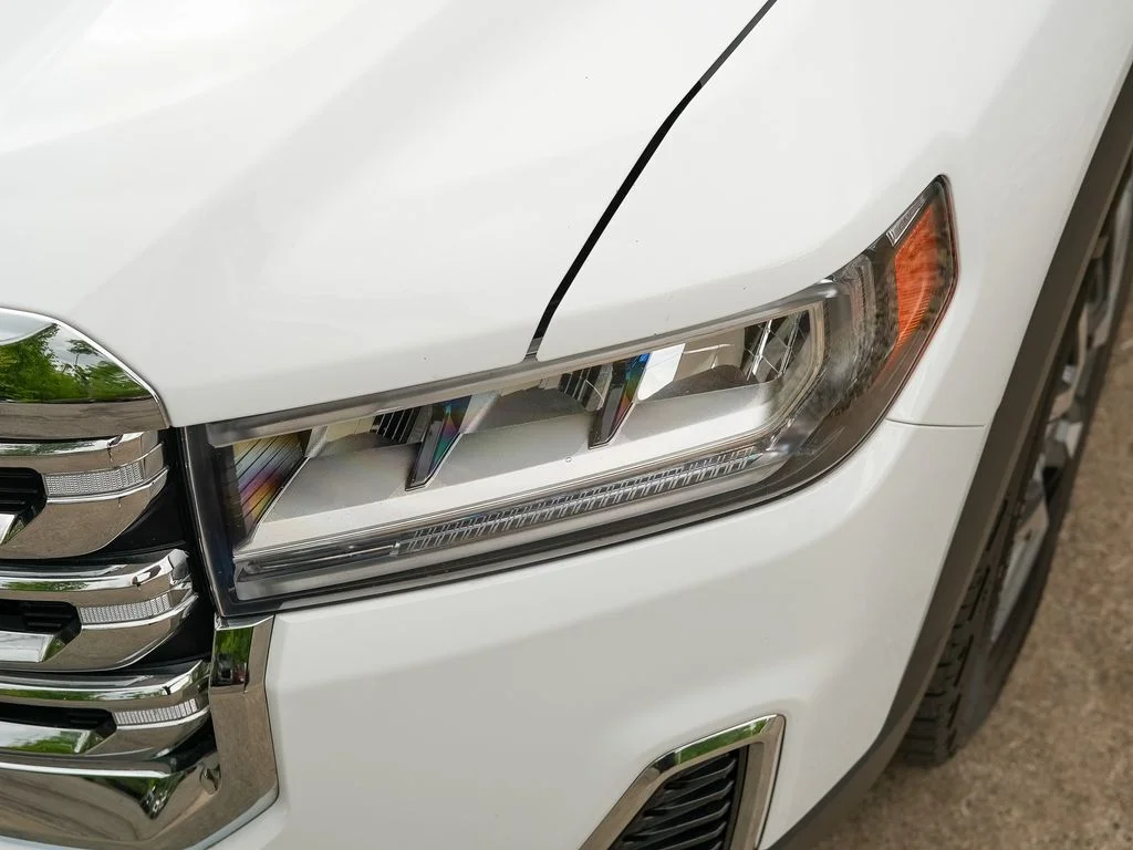 Used 2022 White GMC SLE image 14