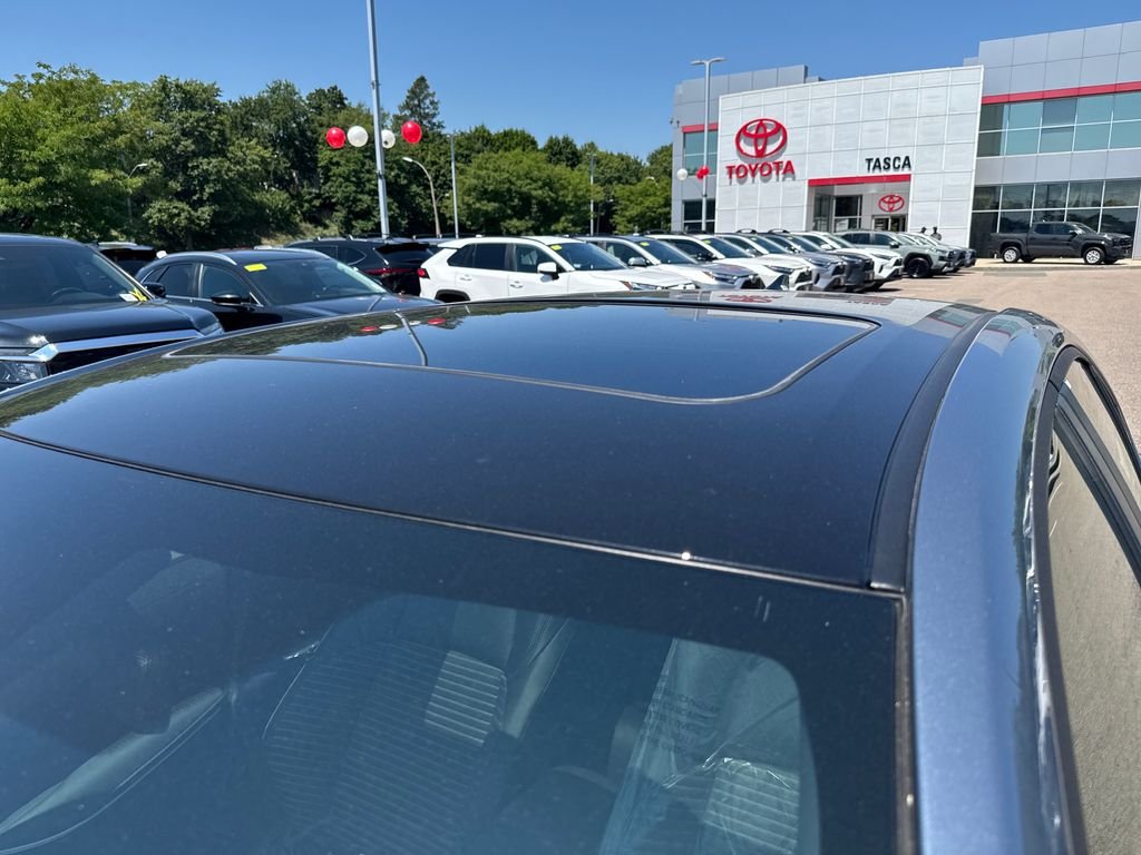 New 2026 Celestite with Midnight Black Metallic roof Toyota XSE image 37