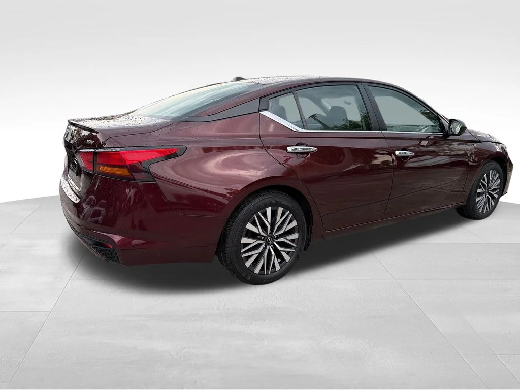 2024 Nissan Altima SV - Photo 7