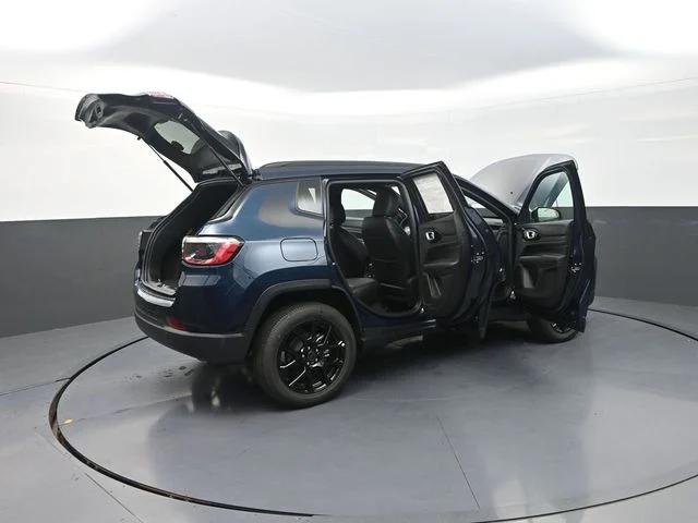 New 2026 Fathom Blue Pearl-Coat Exterior Paint Jeep Latitude image 35