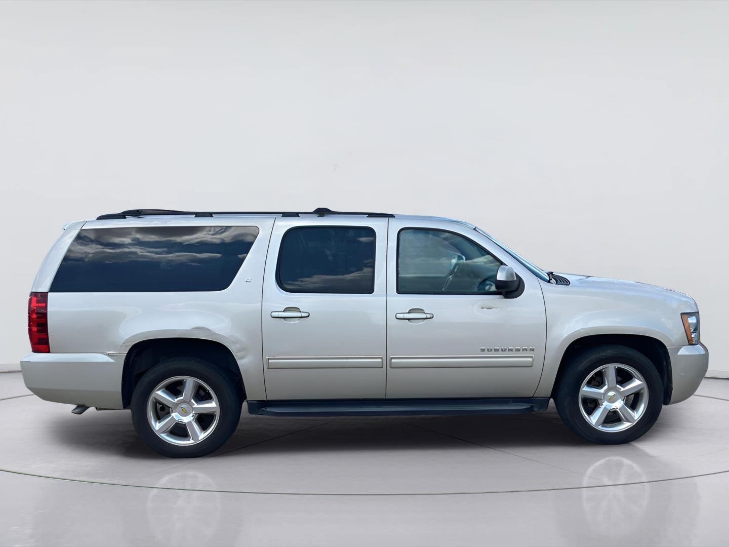 Used 2013 Champagne Silver Metallic Chevrolet LT image 4