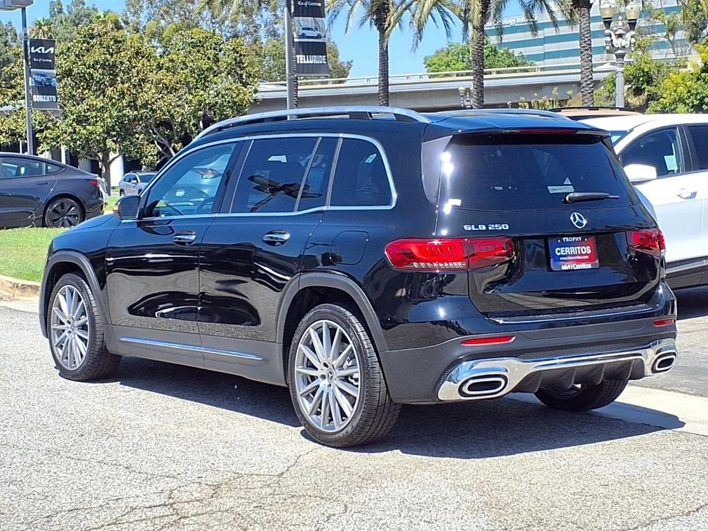Used 2020 Black Mercedes-Benz GLB 250 image 4