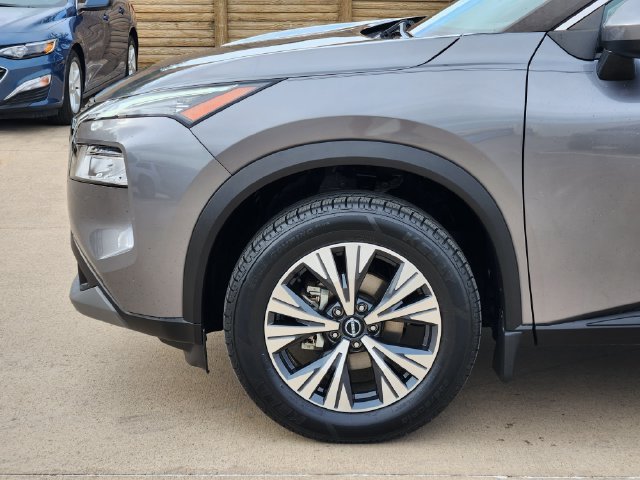 Used 2023 Gray Nissan SV image 15