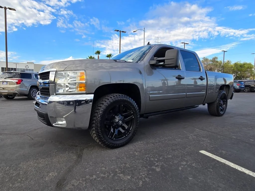 Used 2008 GRAYSTONE METALLIC Chevrolet LT w/1LT image 2