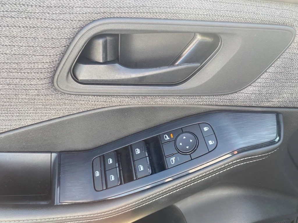 Used 2021 Black Nissan S image 20
