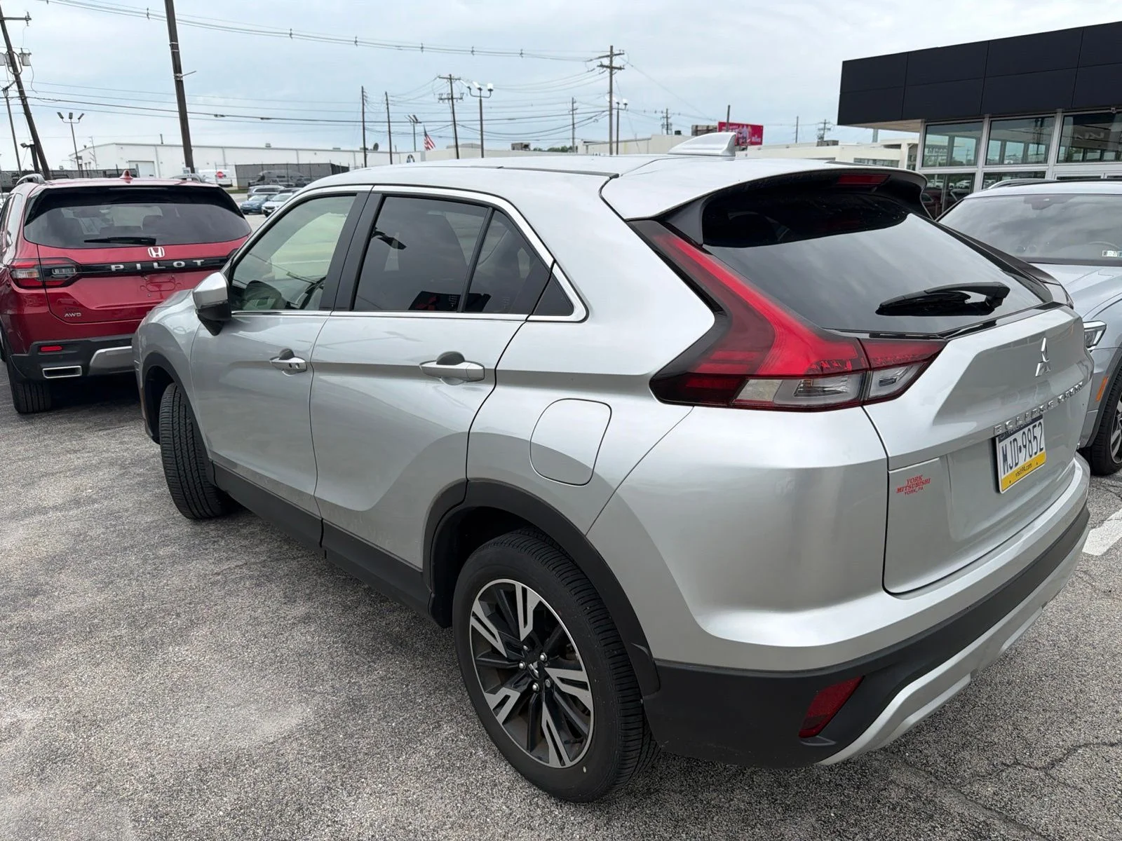 Used 2024 Silver Mitsubishi SE image 5