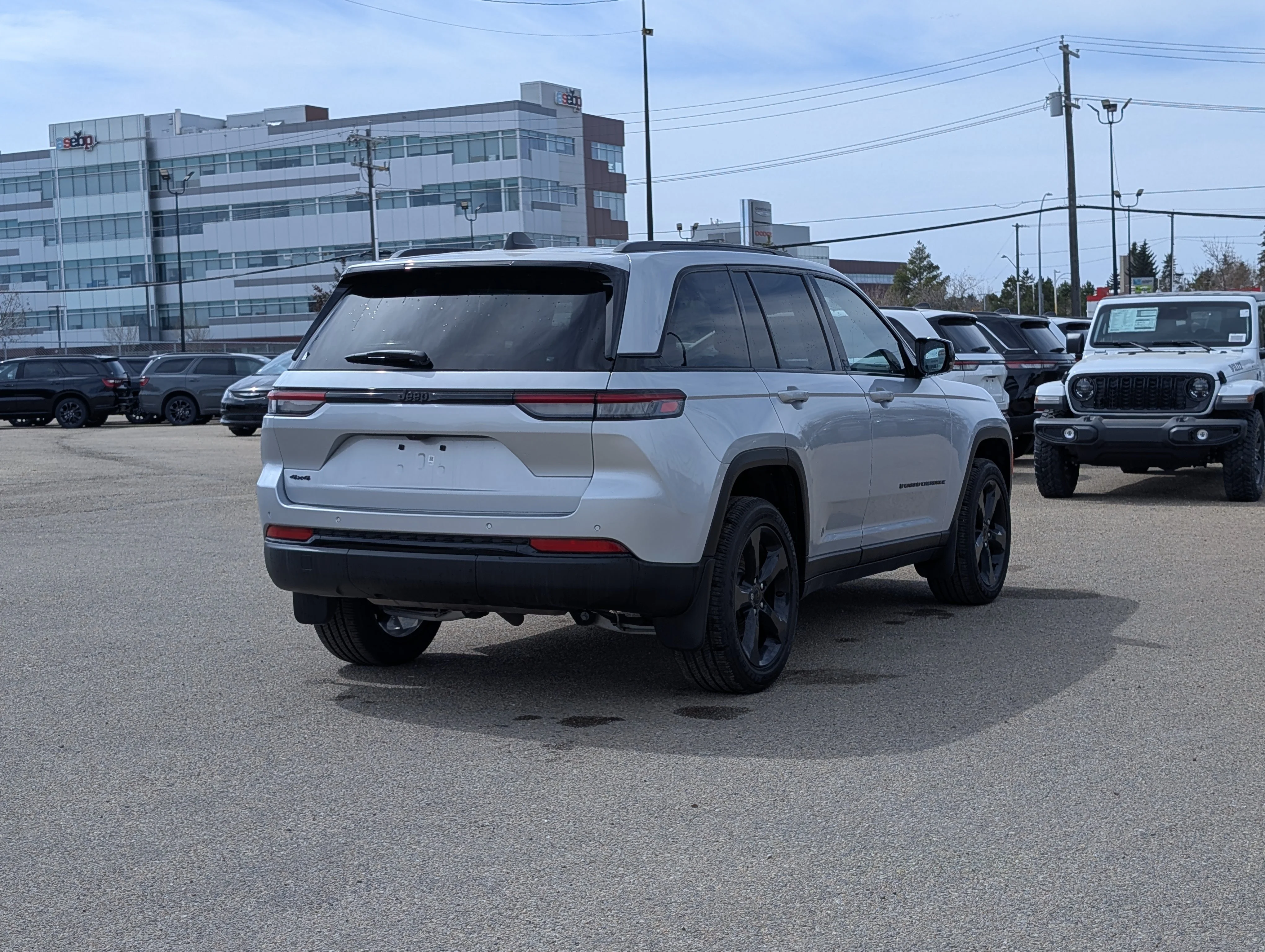 New 2025 Silver Zynith Jeep Altitude image 7