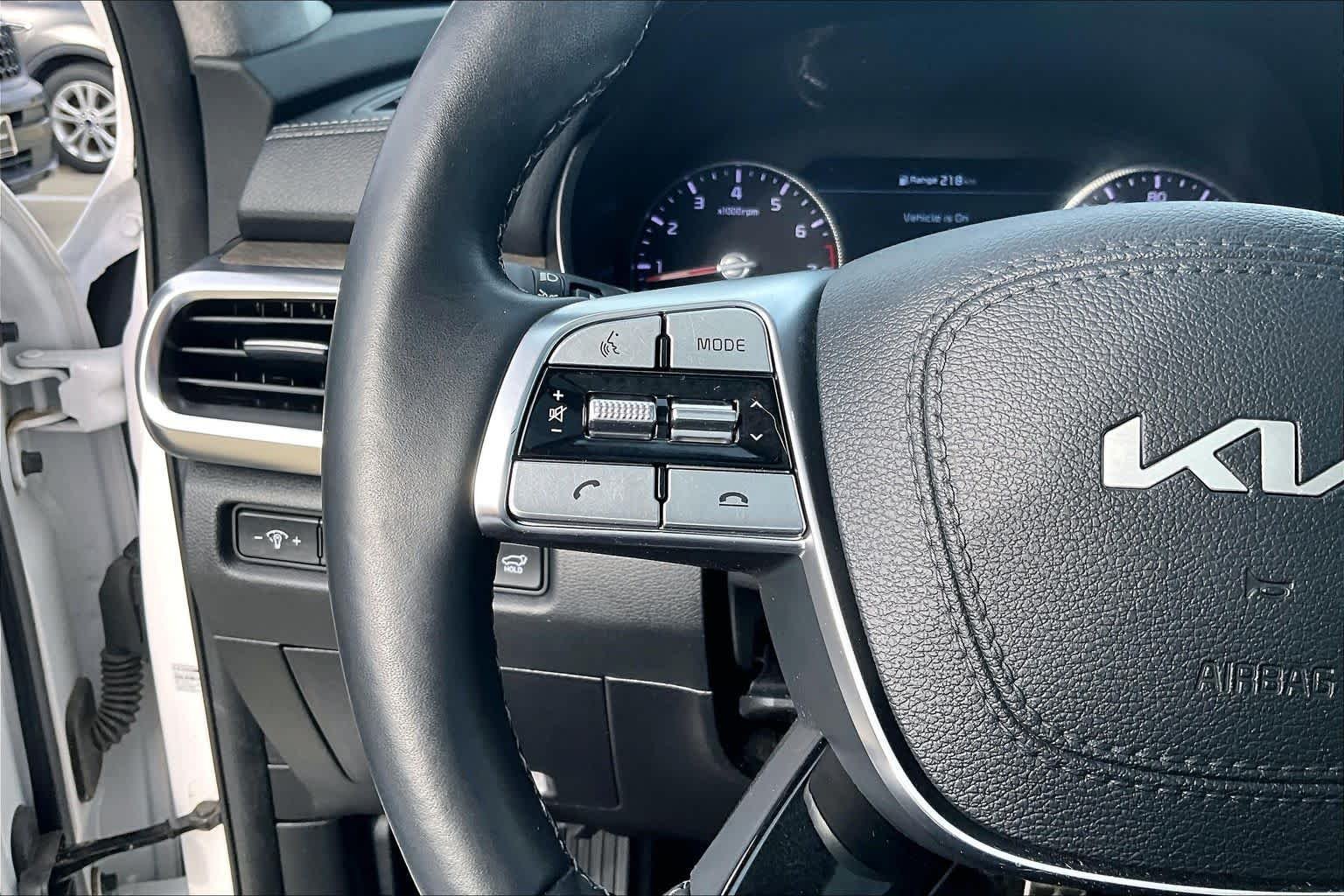 Used 2022 Glacial White Pearl Kia SX image 22