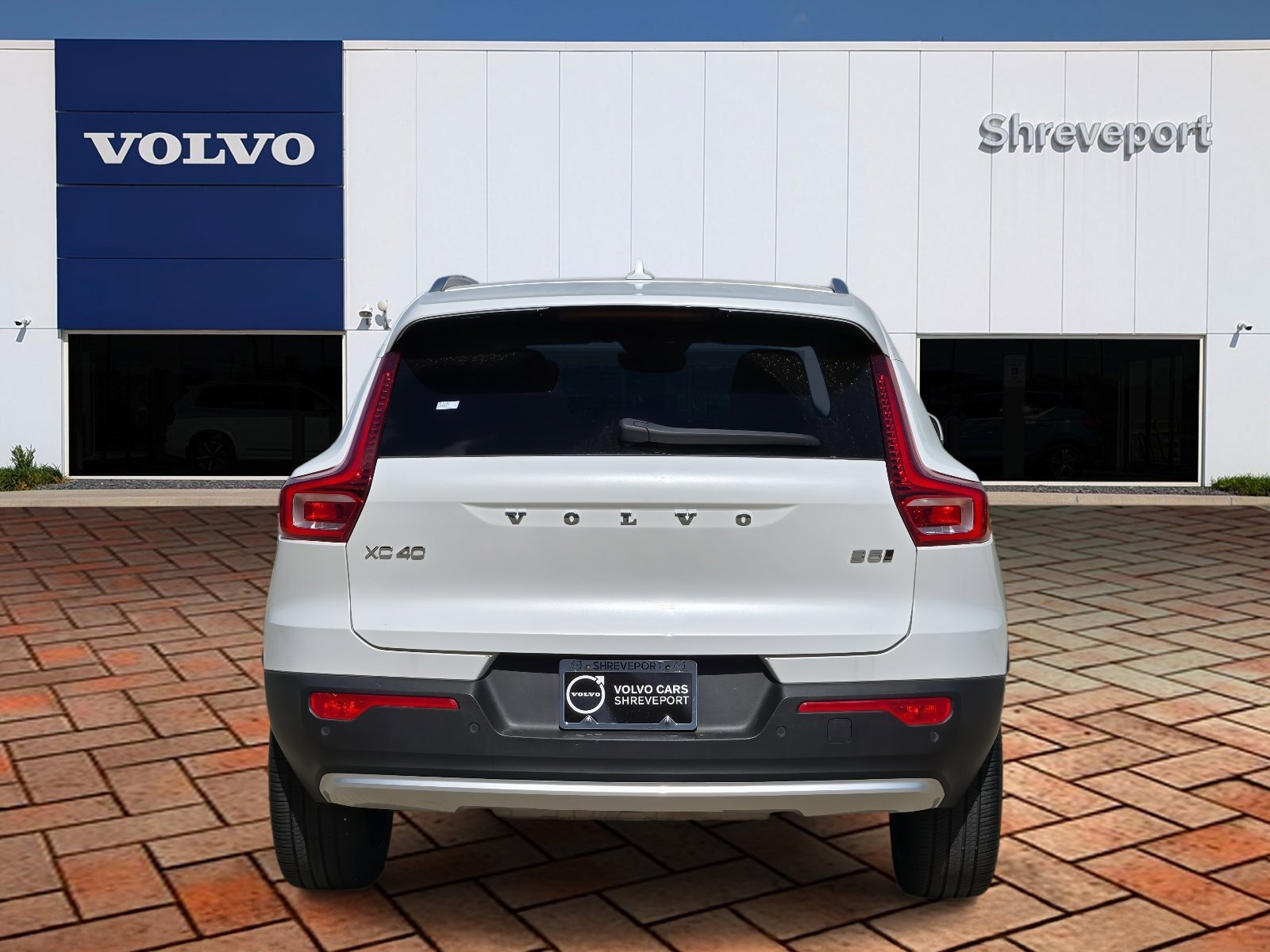 Used 2023 Crystal White Volvo Ultimate Bright Theme image 5