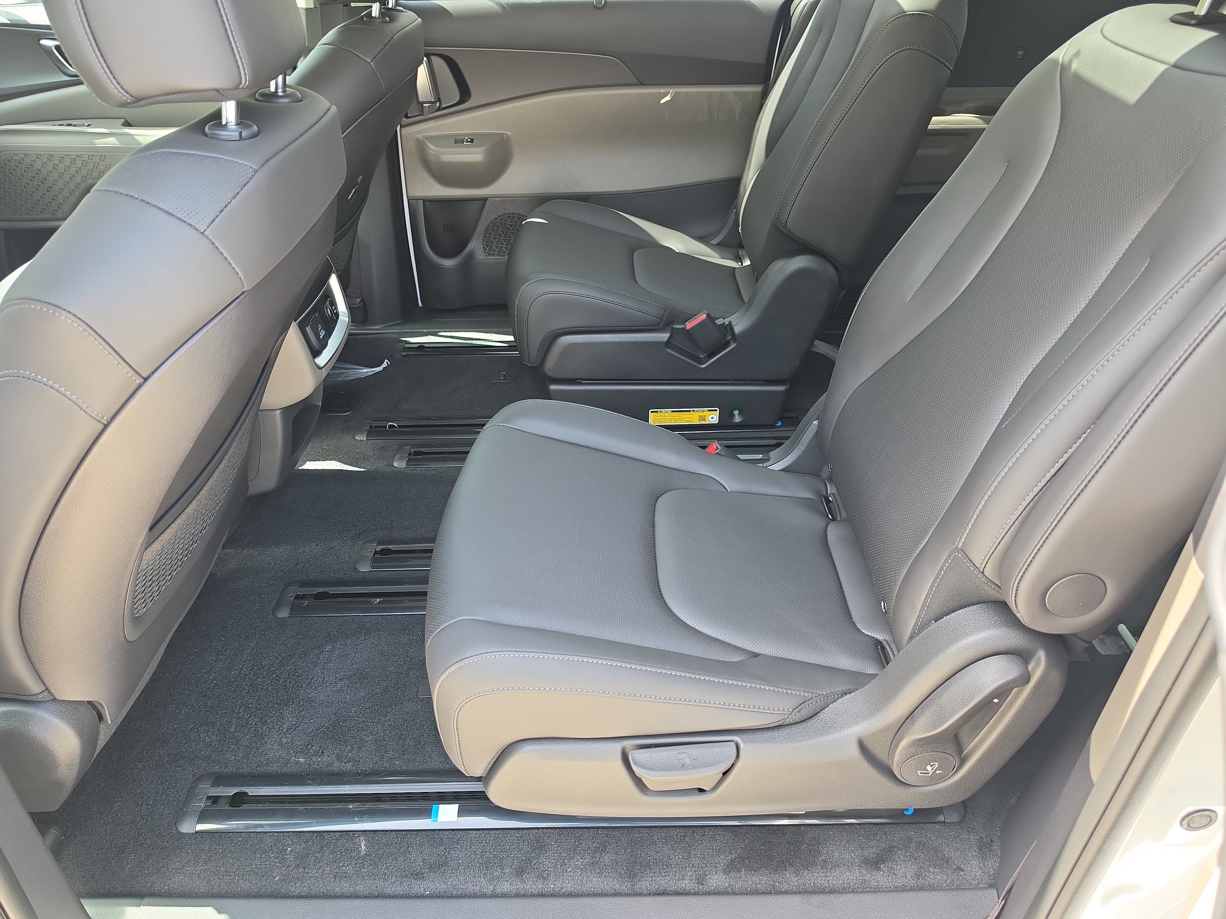 New 2026 Snow White Pearl Kia SX image 17