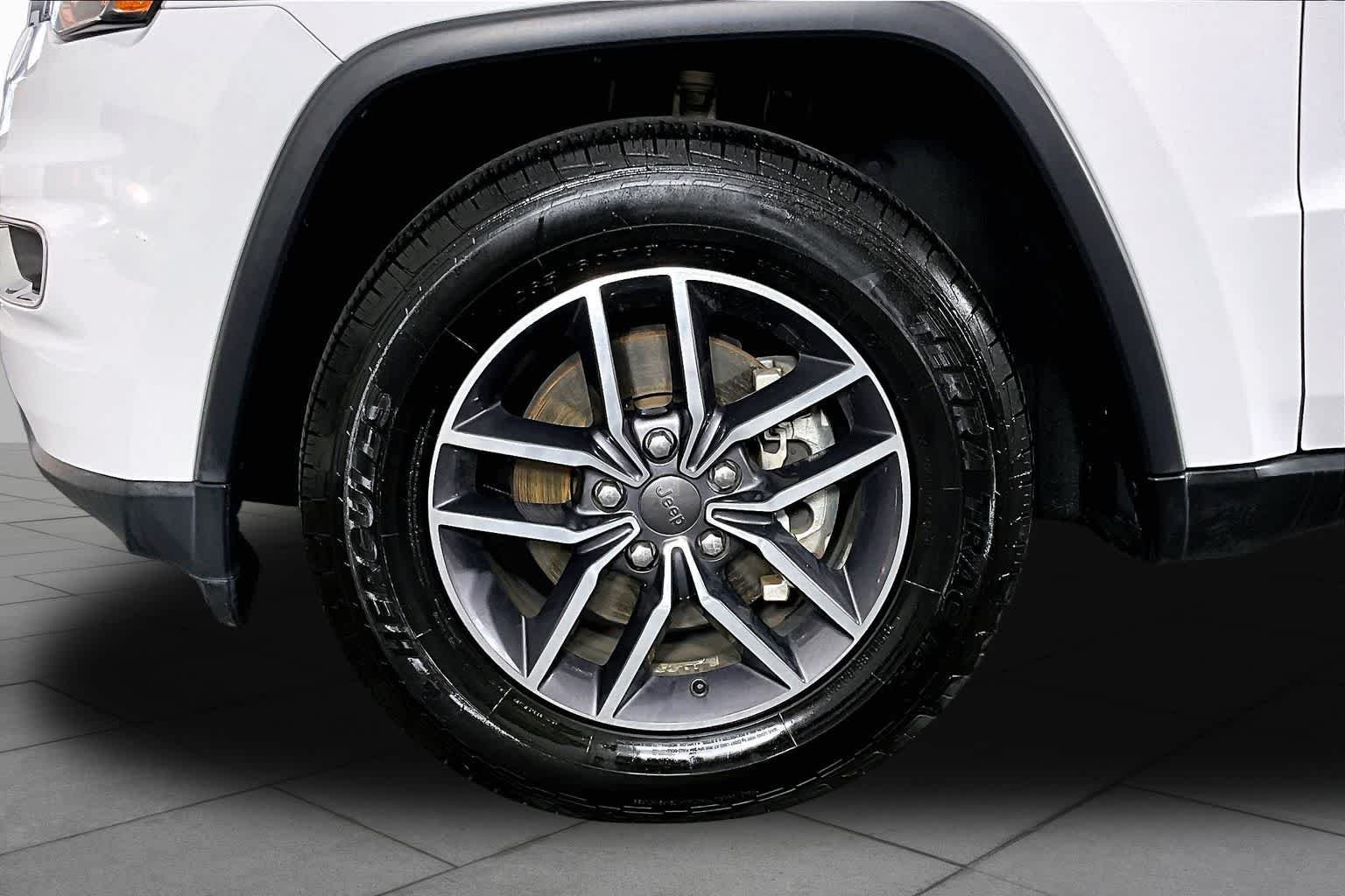 Used 2019 Bright White Clearcoat Jeep Limited image 11
