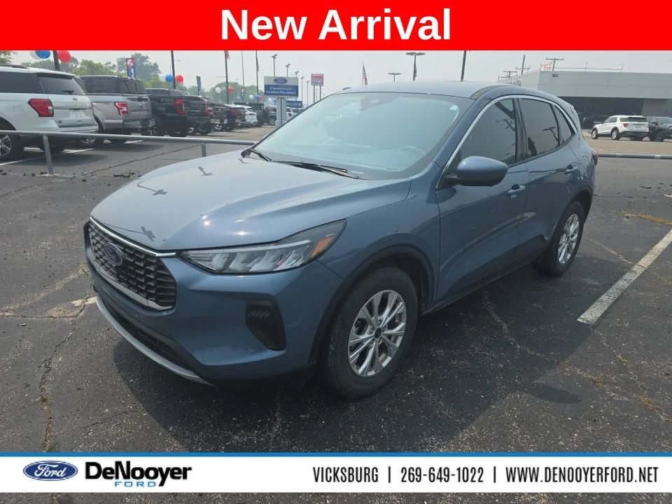 Used 2023 Vapor Blue Ford Active image 1