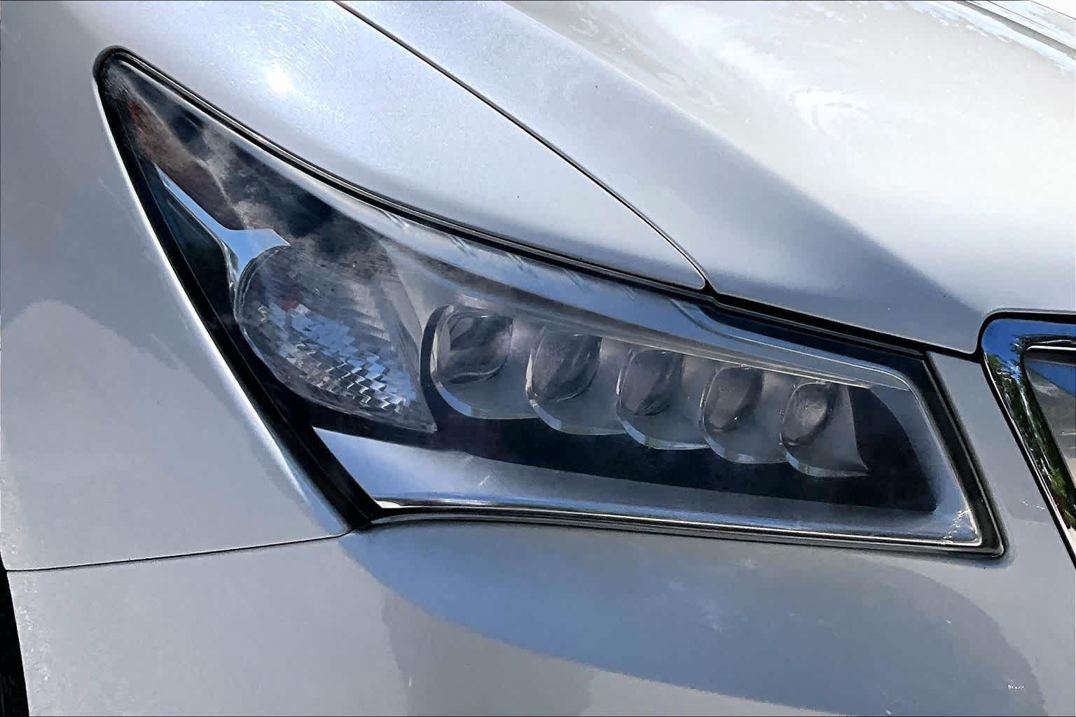 Used 2016 White Diamond Pearl Acura w/Tech image 28