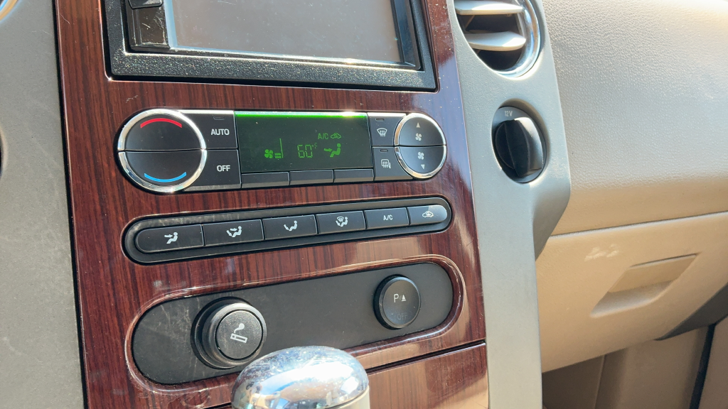 Used 2008 Black Ford Lariat image 15
