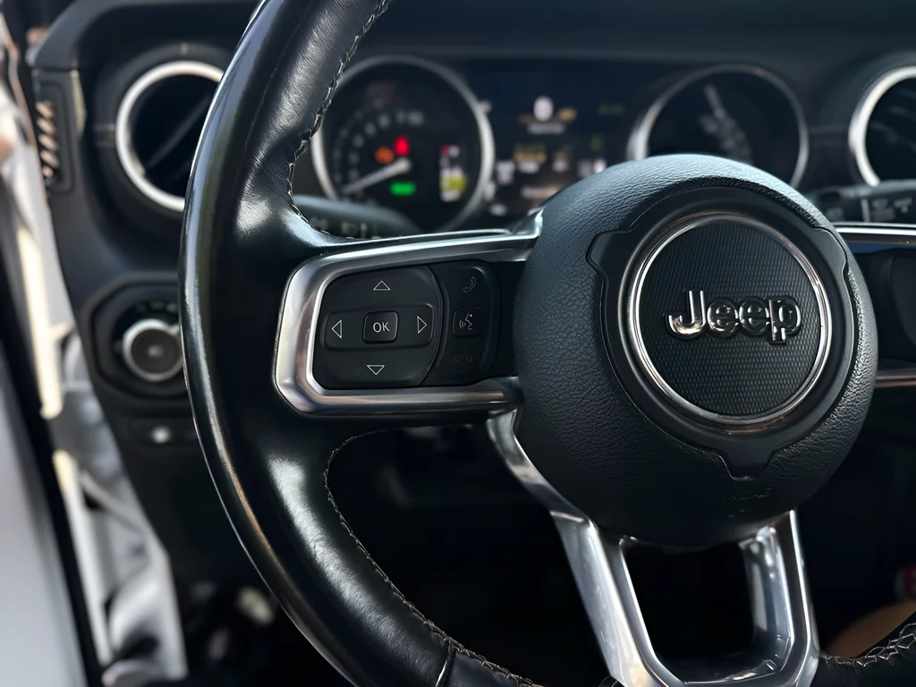 Used 2022 White Jeep Unlimited Rubicon 4xe image 15
