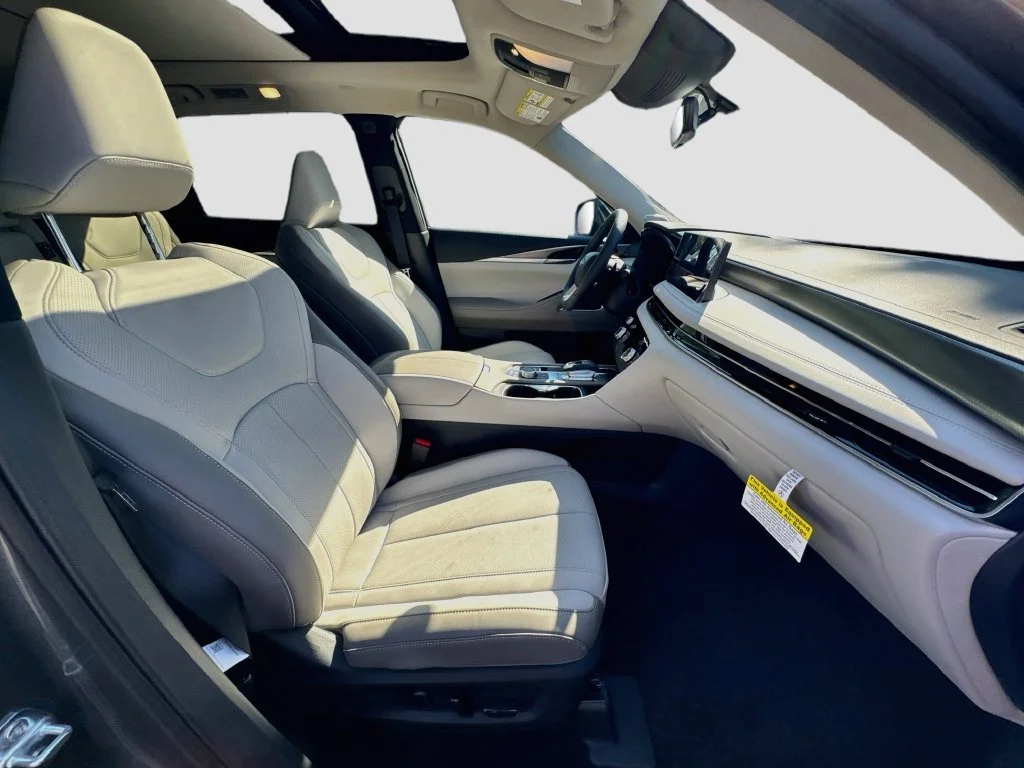 New 2027 GRAPHITE SHADOW INFINITI Luxe FWD image 31
