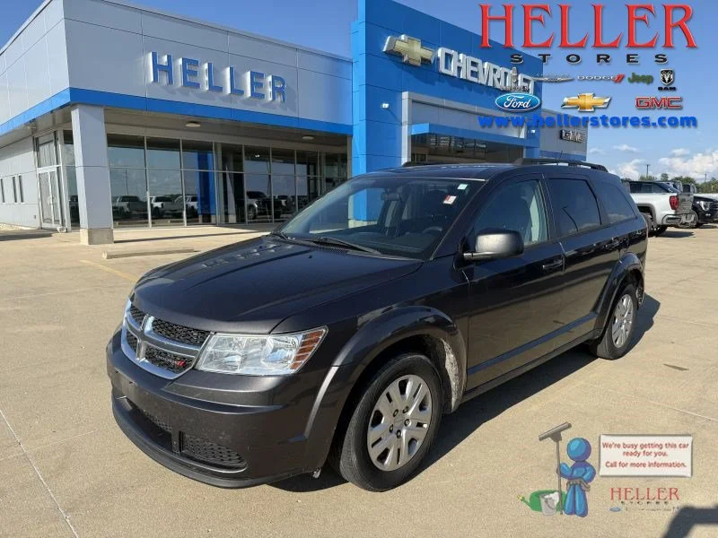 Used 2017 Granite Pearlcoat Dodge SE image 1