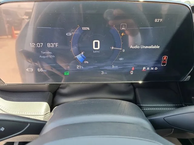 New 2025 Summit White Chevrolet LT image 26