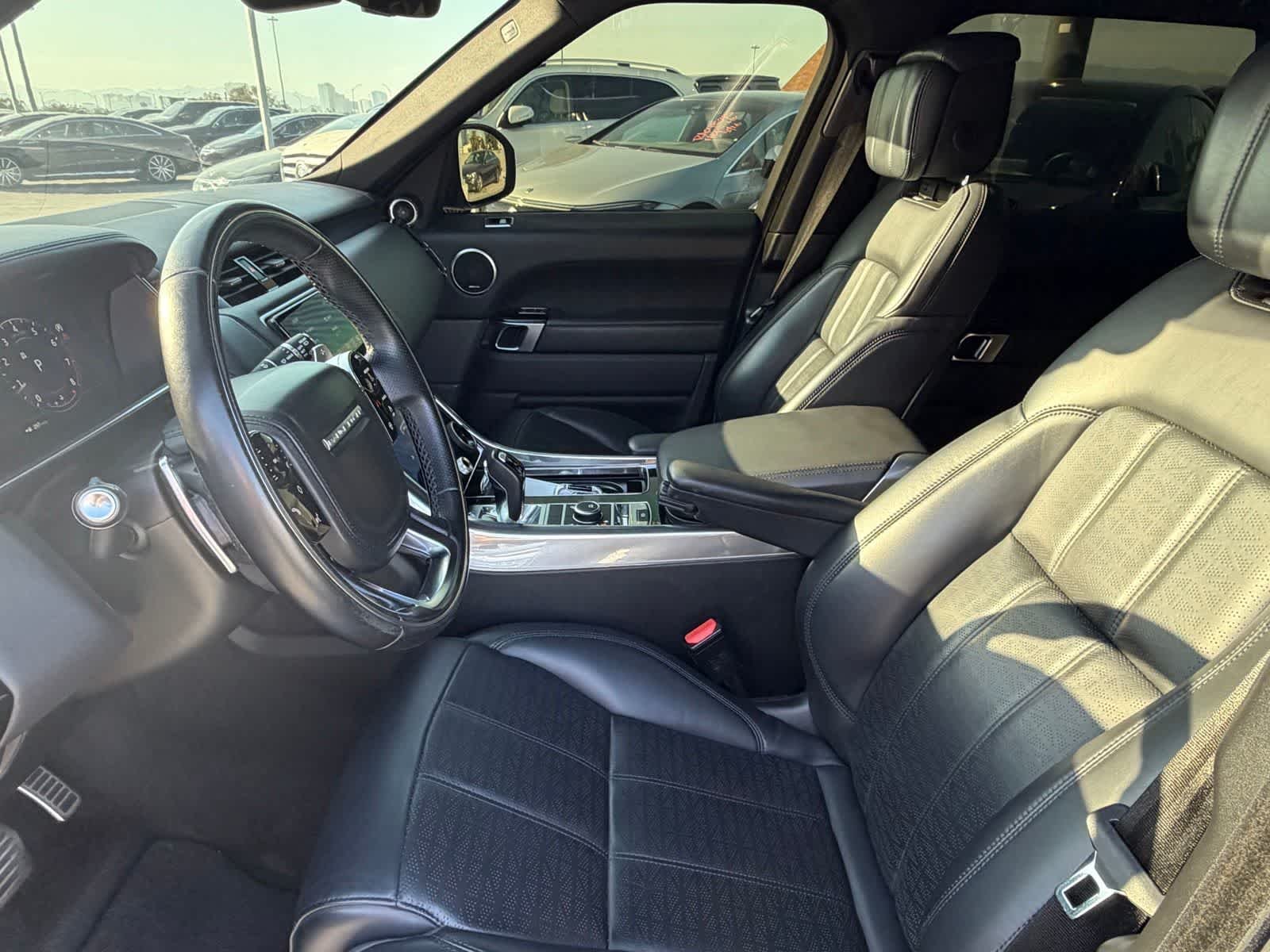Used 2019 Santorini Black Metallic Land Rover HSE Dynamic image 6