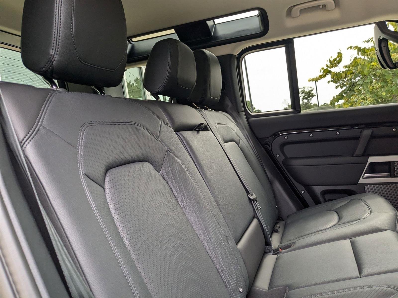Used 2024 Santorini Black Metallic Land Rover SE image 32