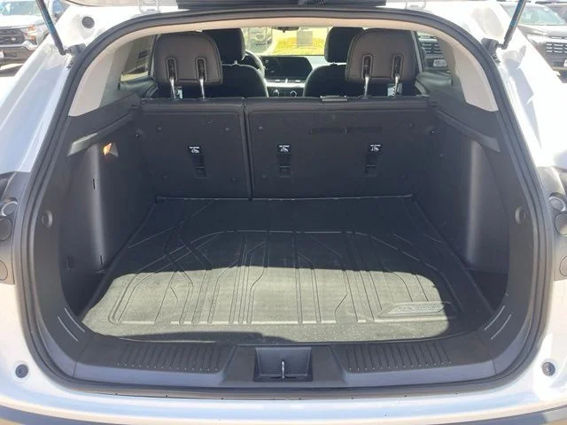 Used 2025 White Chevrolet LT image 27