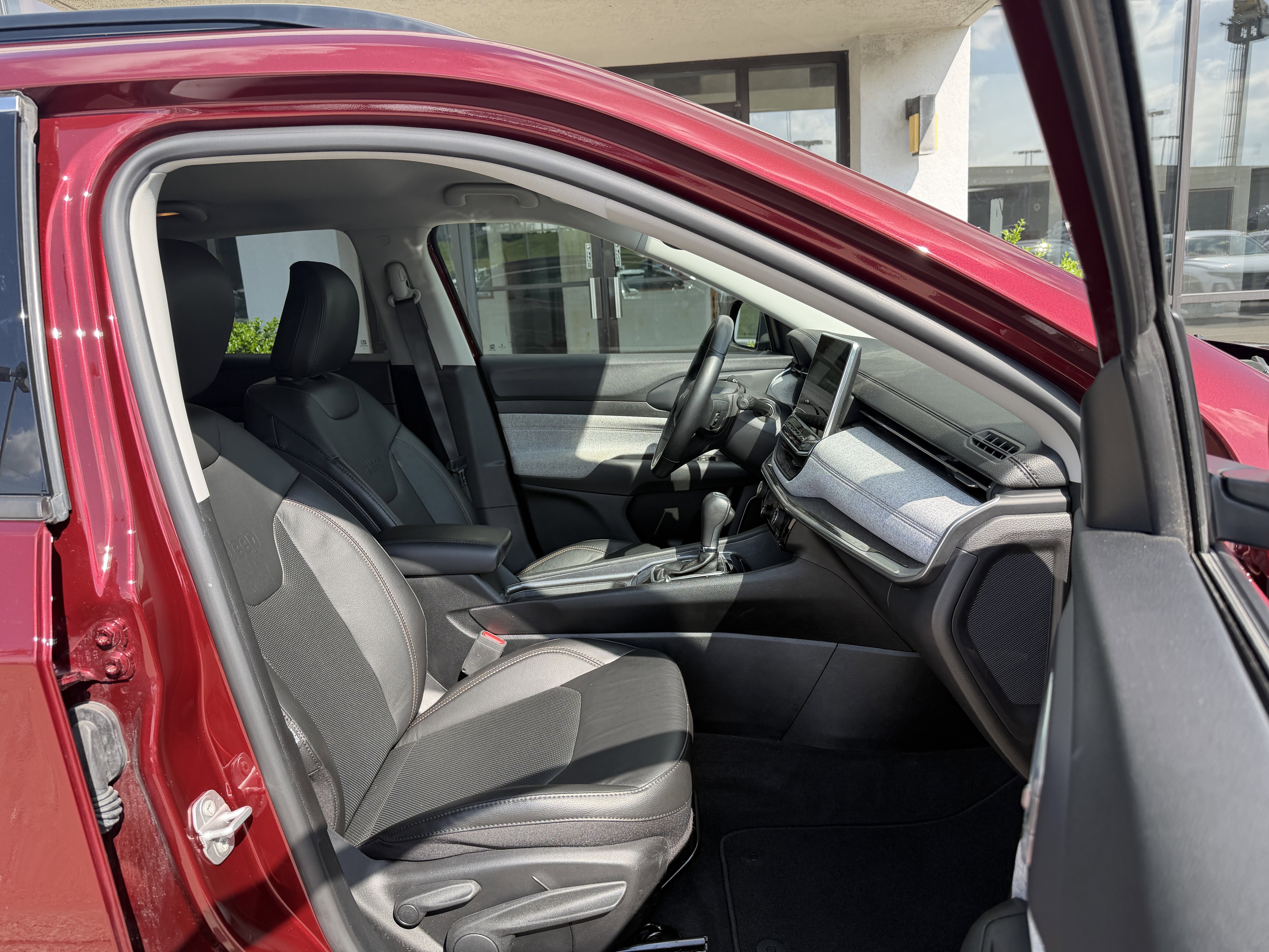 Used 2022 Velvet Red Pearlcoat Jeep Latitude Lux image 20