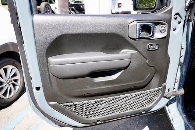 New 2025 Anvil Clear-Coat Exterior Paint Jeep Sport S image 28