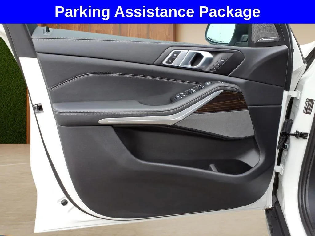 Used 2025 White BMW xDrive40i image 21