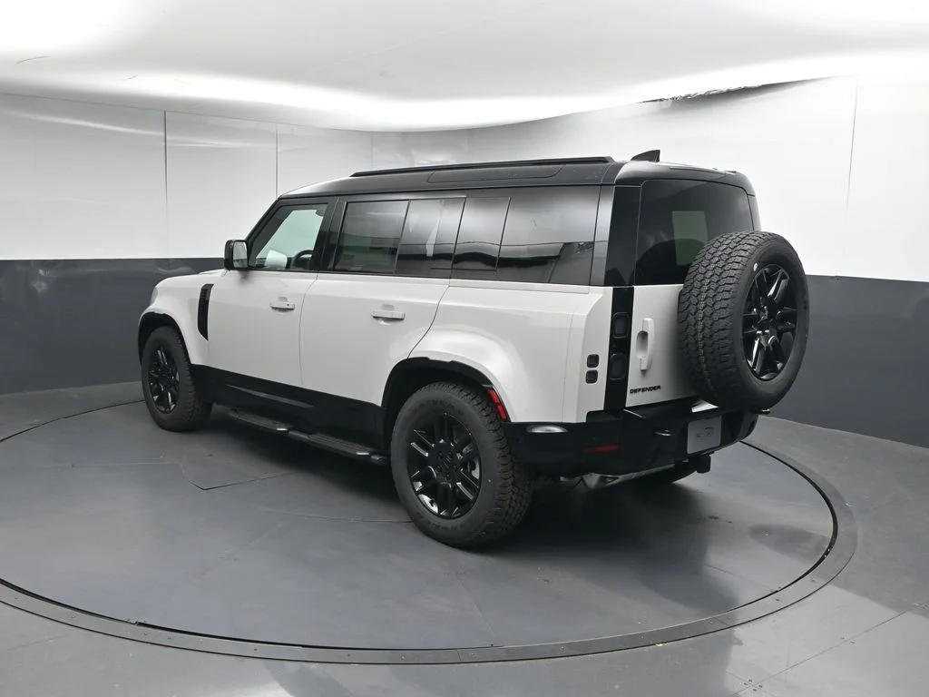 Certified Used 2026 Gray Land Rover X-Dynamic SE image 21