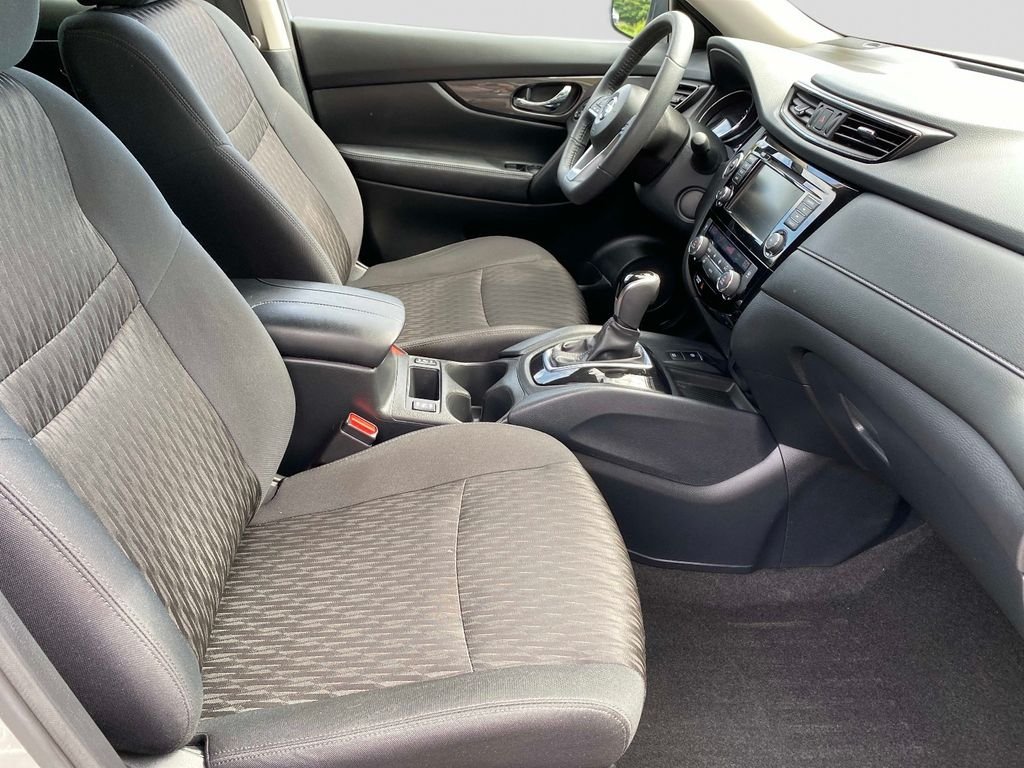 Used 2020 Silver Nissan SV image 25