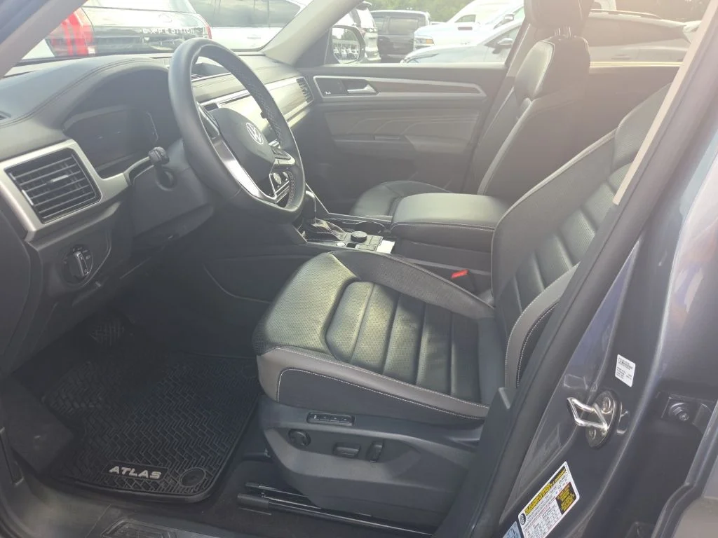 Used 2021 Silver Volkswagen SEL Premium image 3