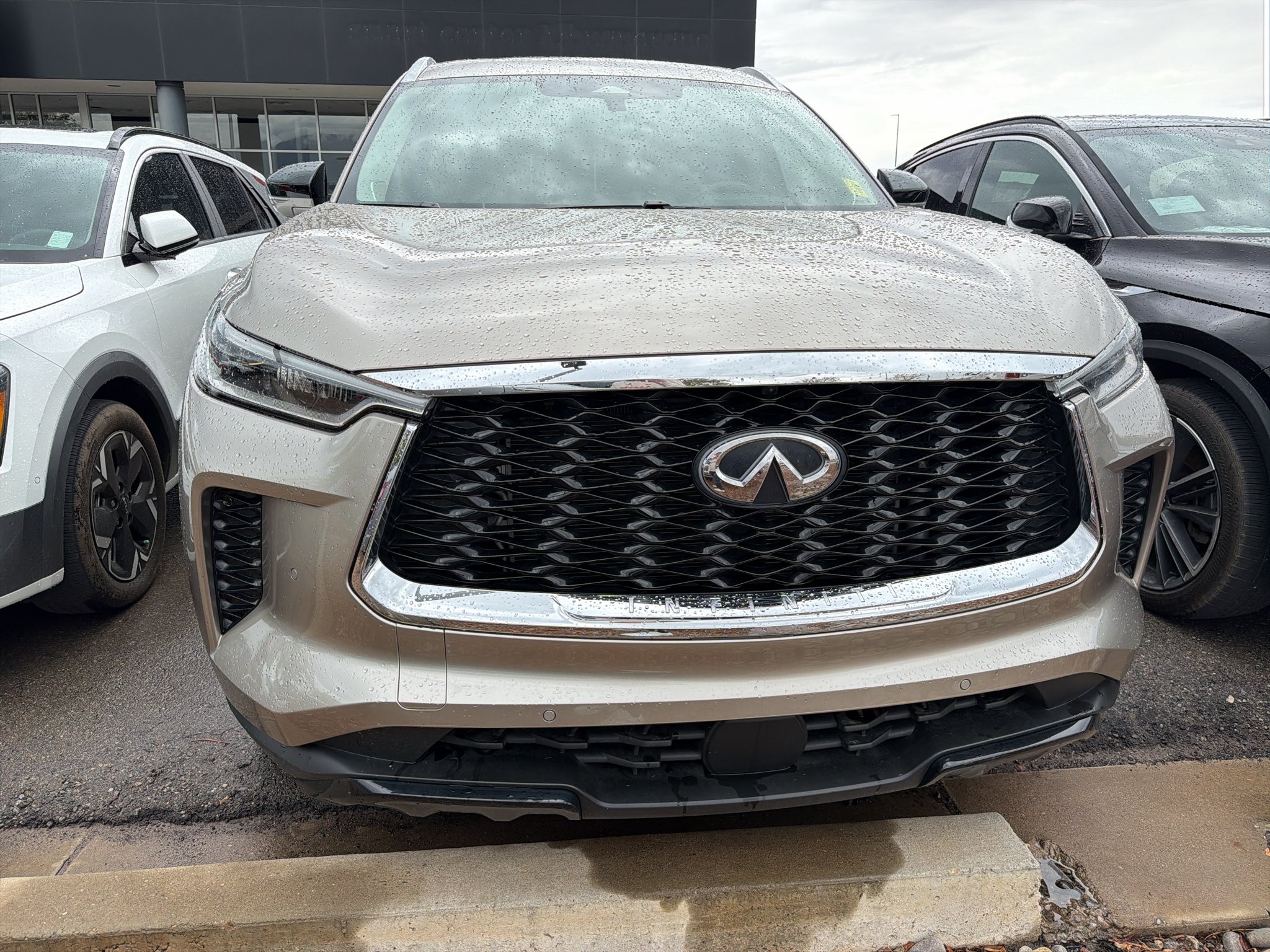 Used 2023 Warm Titanium INFINITI LUXE image 2