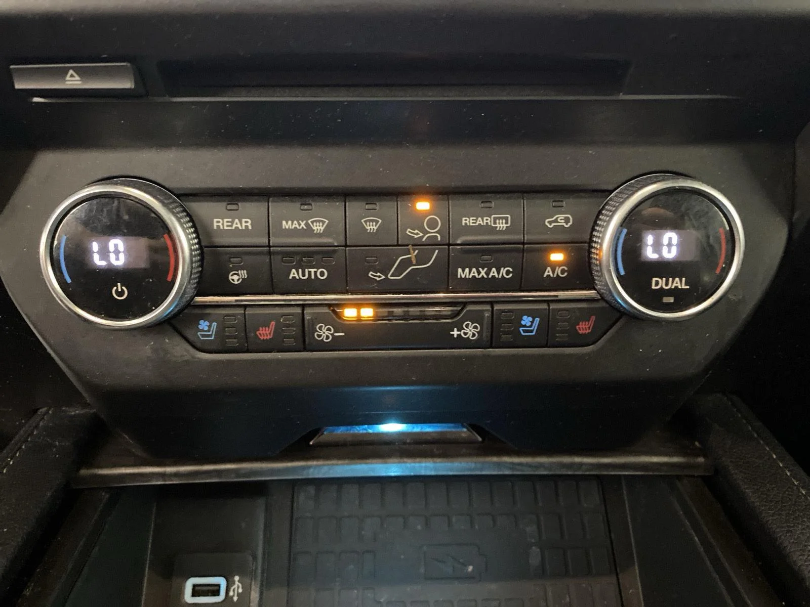 Used 2018 Blue Ford Limited image 23