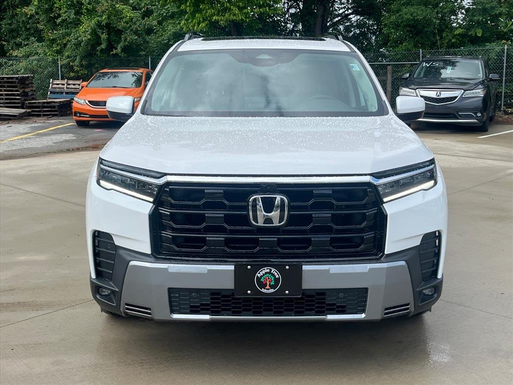 Used 2026 Platinum White Pearl Honda Touring image 6