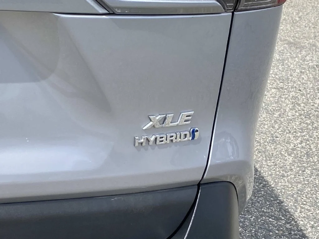 Used 2023 Silver Toyota XLE image 5