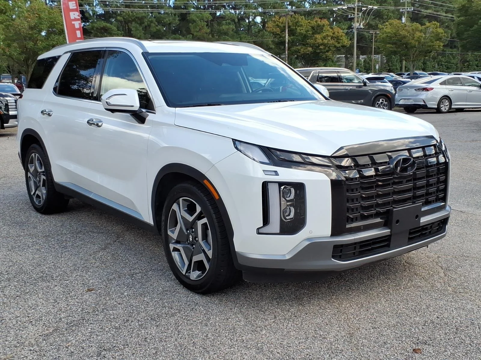 Used 2024 Hyper White Hyundai SEL 7P image 5