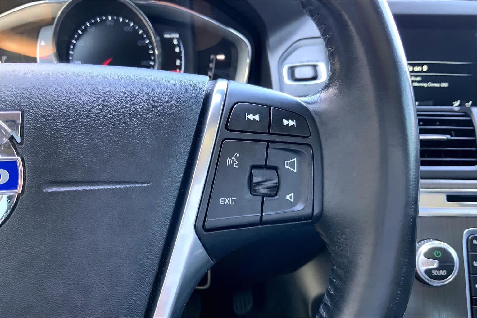 Used 2016 Black Stone Volvo T5 Drive-E Premier image 23
