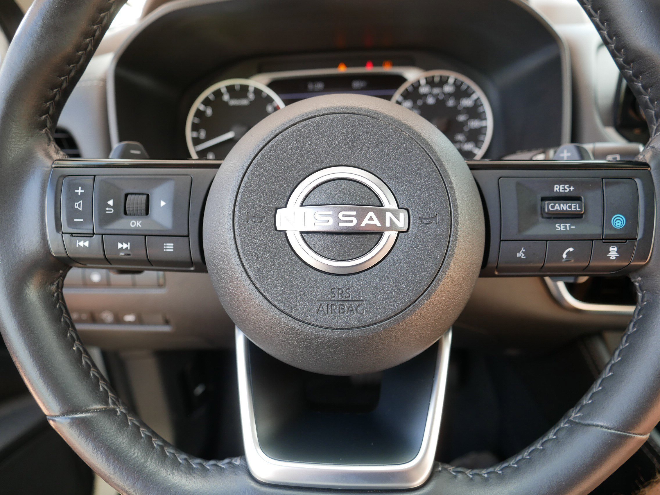 Certified Used 2023 Pearl White Tricoat Nissan SL image 25