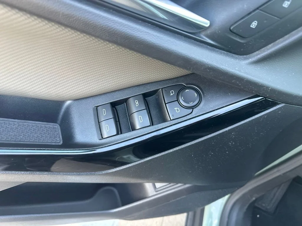 Used 2025 Green Chevrolet LT image 7