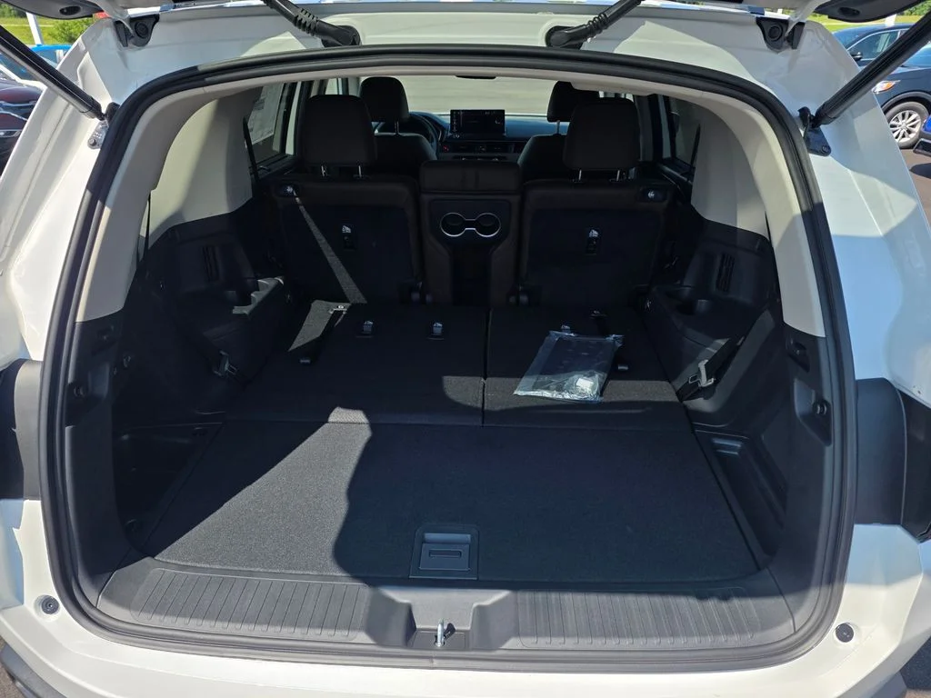 New 2026 Platinum White Pearl Honda Touring image 13
