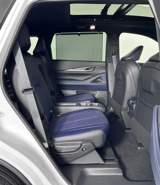 Certified Used 2026 White INFINITI SPORT image 24
