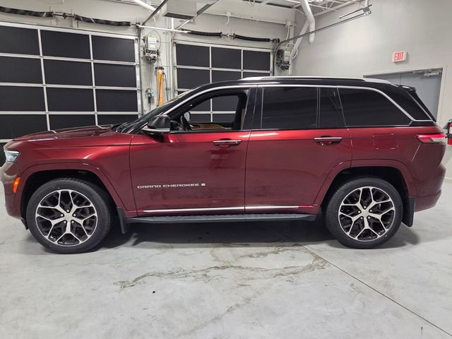 Used 2023 Red Jeep Summit Reserve image 4