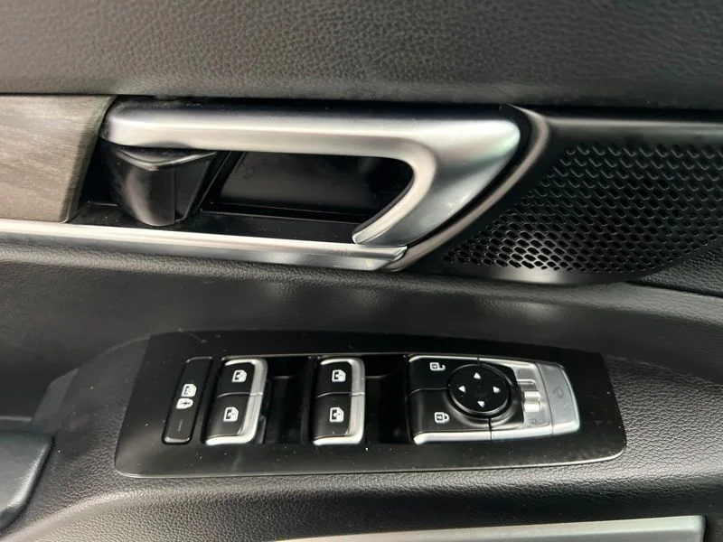 Used 2020 White Kia EX image 22