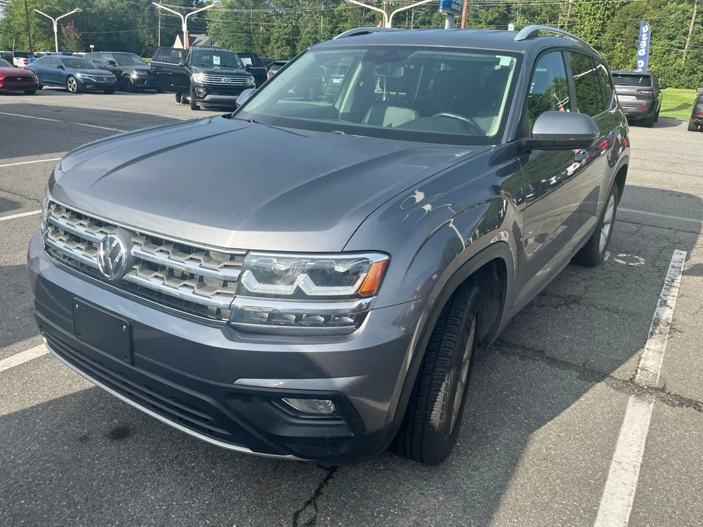 Used 2018 Gray Volkswagen 3.6L V6 SE image 2