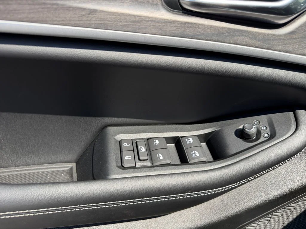 New 2026 Silver Zynith Jeep Altitude image 11