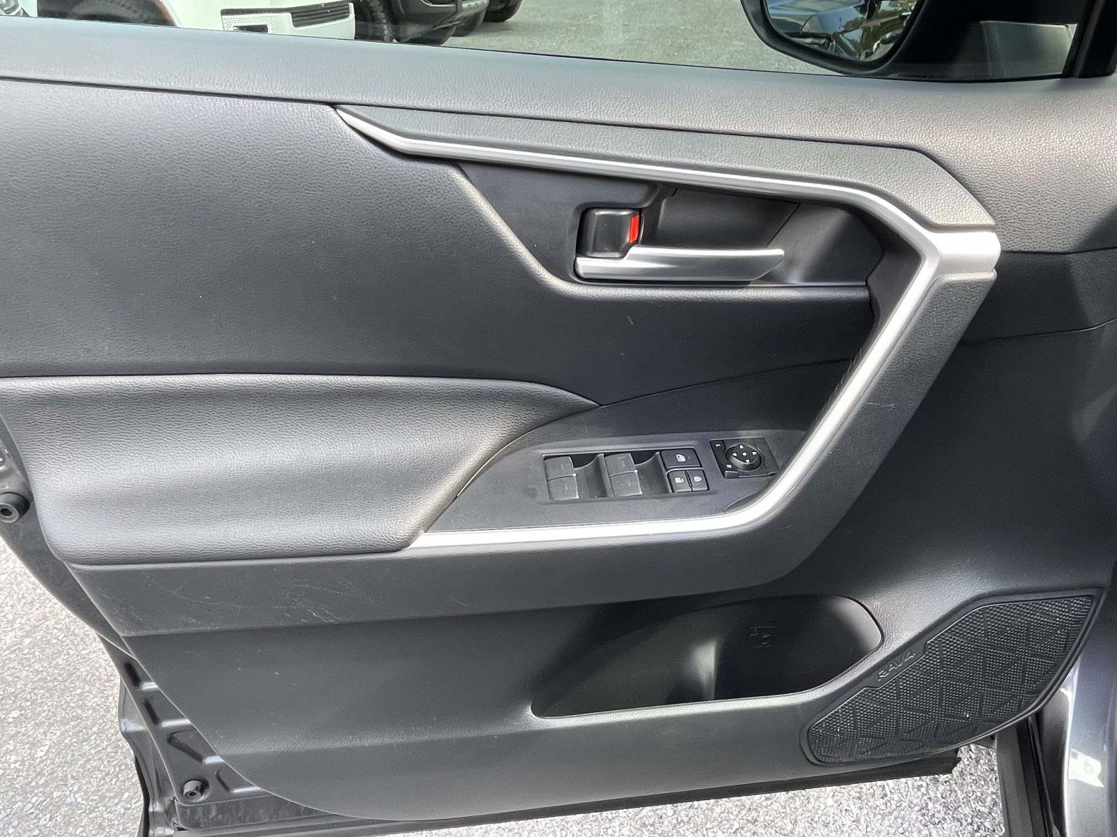 Used 2025 Magnetic Gray Metallic Toyota Hybrid XLE image 15