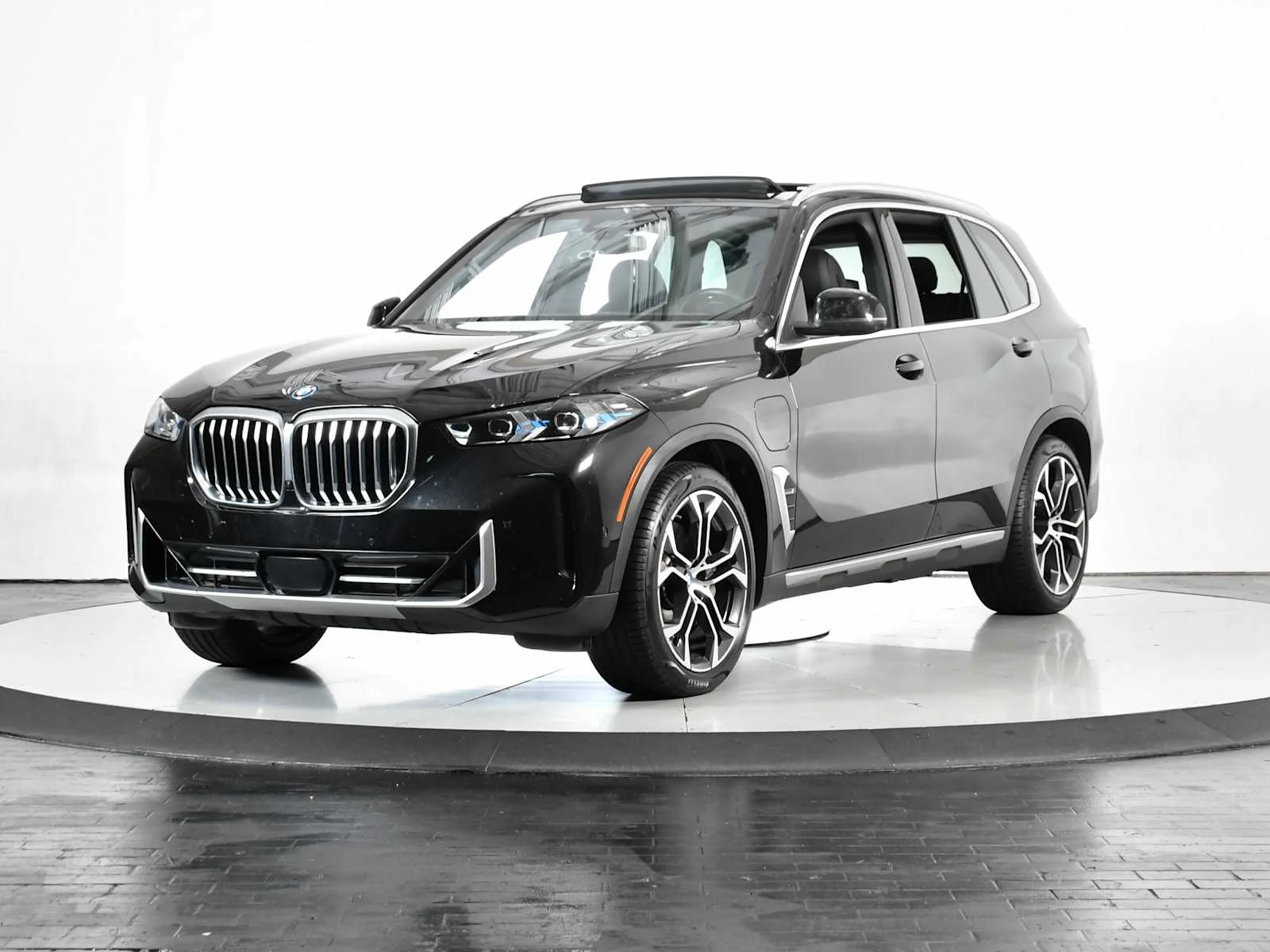 2024 BMW X5 xDrive50e's photo