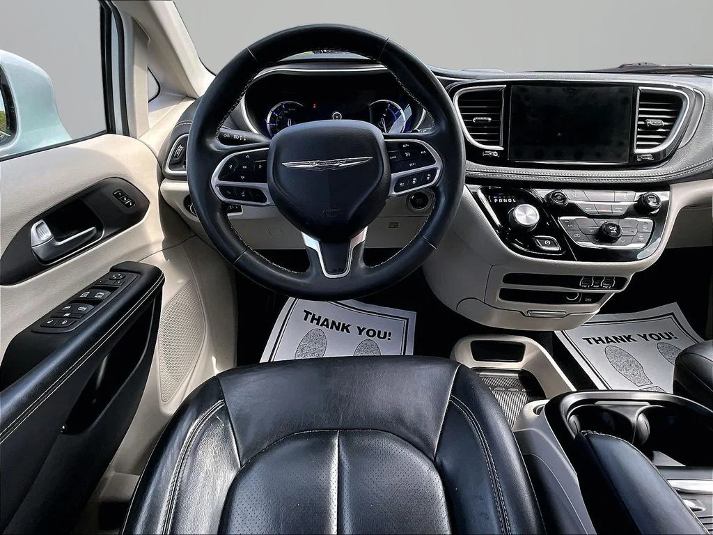 Used 2022 White Chrysler Touring L image 5